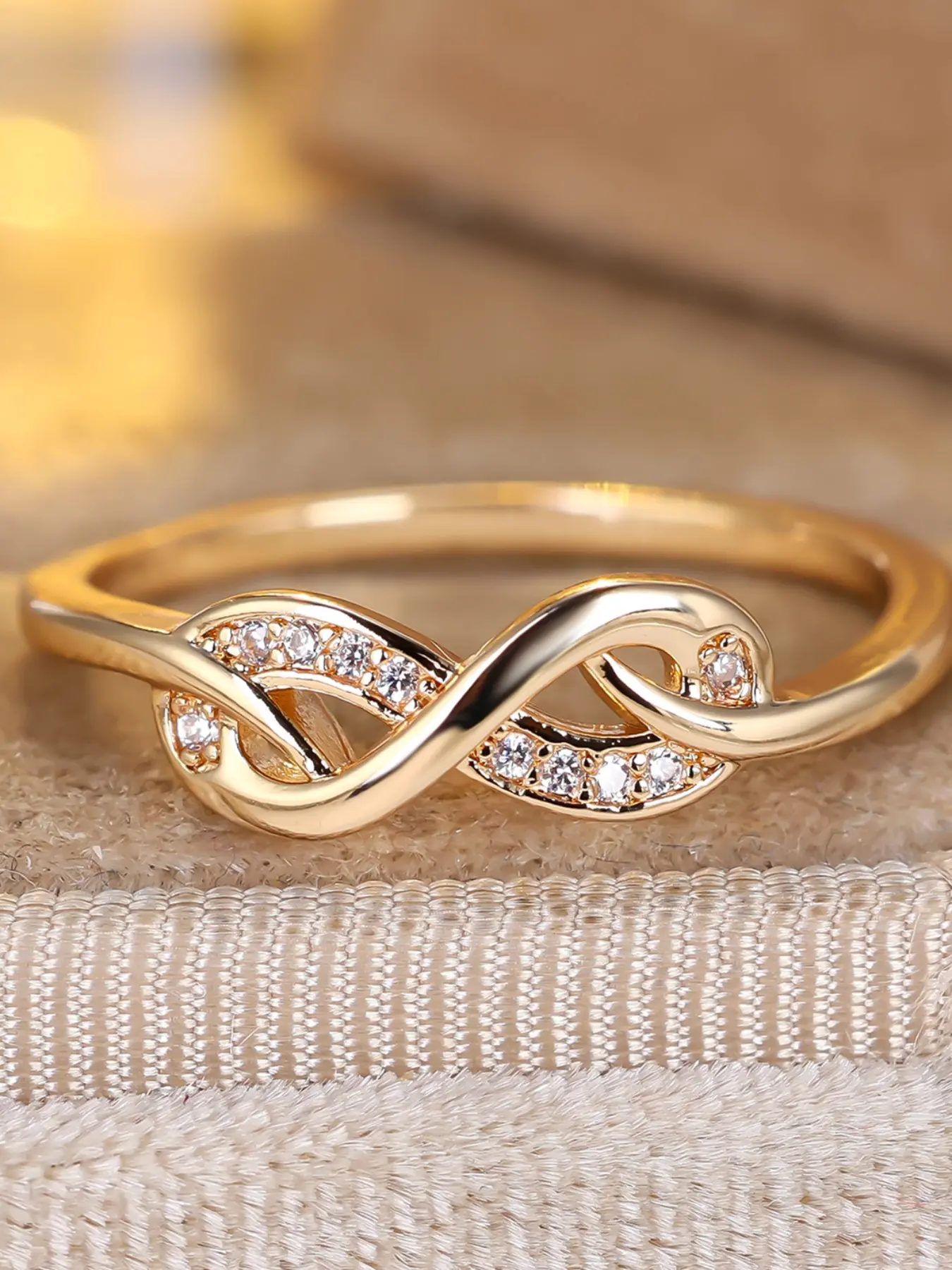 Exquisite Infinity Band Ring - Fashion Synthetic Zirconia Interlocked Stackable Finger Rings, Wedding Promise Rings for Women & Girls, Perfect for Wedding Jewelry Engagement Ring, Daily Wear Anniversary Valentine's Day Gift