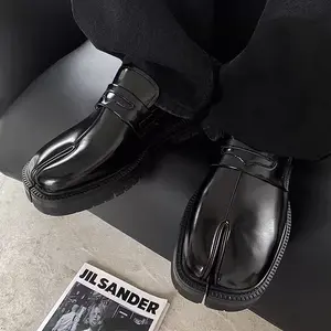 Men’s split toe loafers/hog shoes with thick soles, square toe slip-on design, retro style, versatile trendy commuter leather shoes