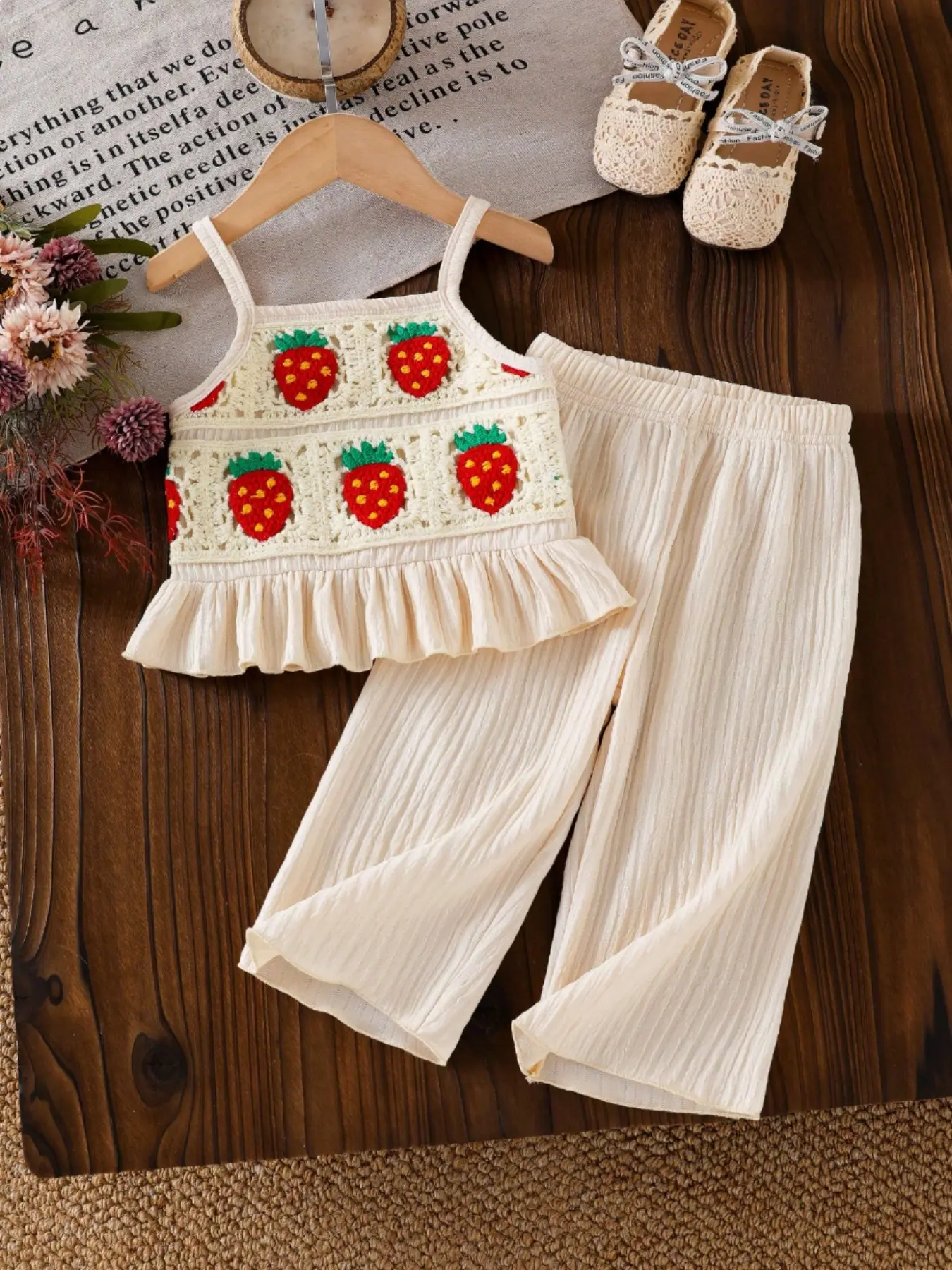 Girls' Strawberry Embroidered Soft Vest Set with Solid Color Pants, Casual Daily Fashion, Summer Baby Cute Sunlight Style, Matching Set, Baby Girl Clothes, Baby Clothing