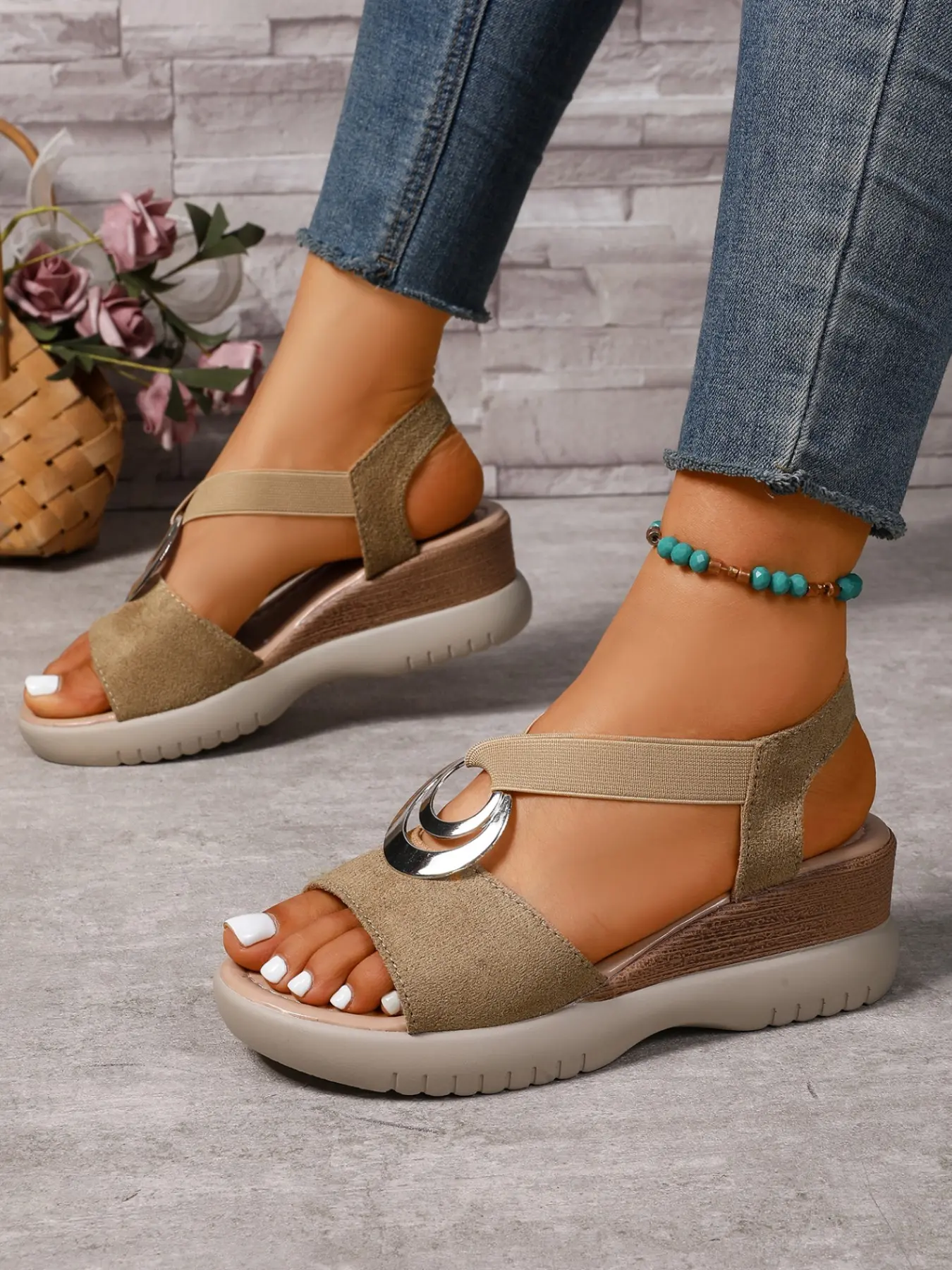Ladies' 2026 summer new wedge sandals, fashionable buckle sandals, elastic flat strap design, comfortable flat sandal shoes, Strapy Sandals, Casual Trendy Sandals, Low Wedges