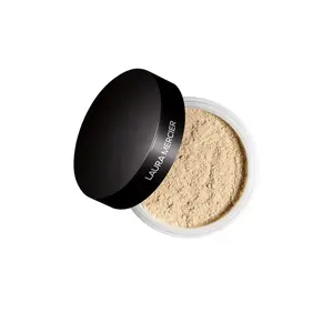 Laura Mercier Translucent Loose Setting Powder in Translucent