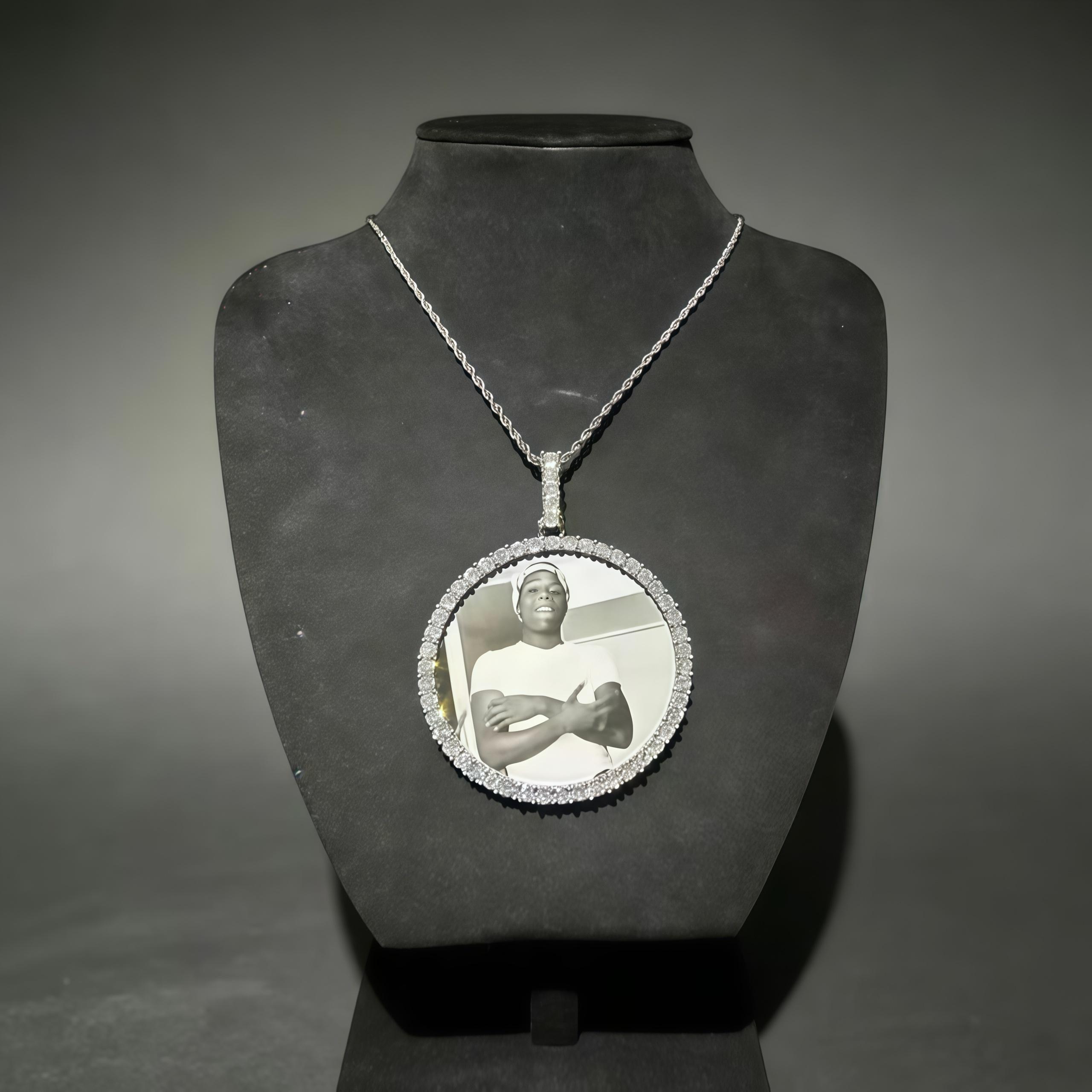 Custom Photo Necklace Circle Chain Personalized Medallion Memory Picture Pendant Solid Back Zircon Hip Hop Jewelry Free Engrave