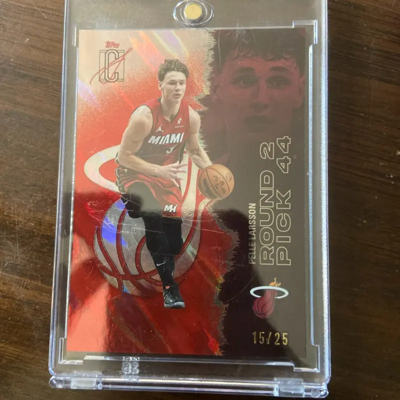 Topps 2025-26 Signature Class Pelle Larsson #7 Rookie Serial /25 Heat