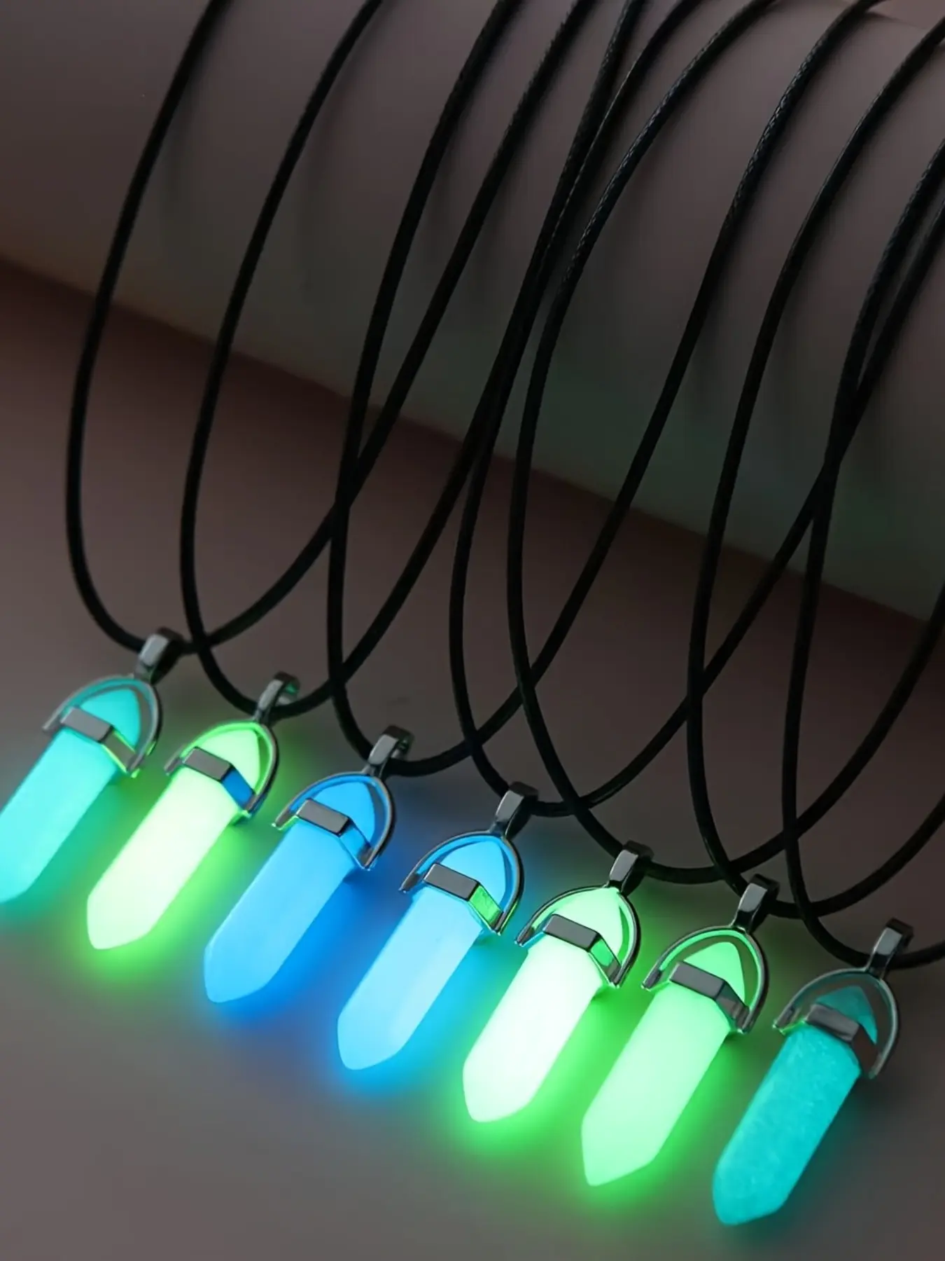 10-Piece Hexagonal Glow-In-The-Dark Boho Pendant Necklace Set, Friendship Gift Box (random Colors), 10 Pendants + 10 Necklaces