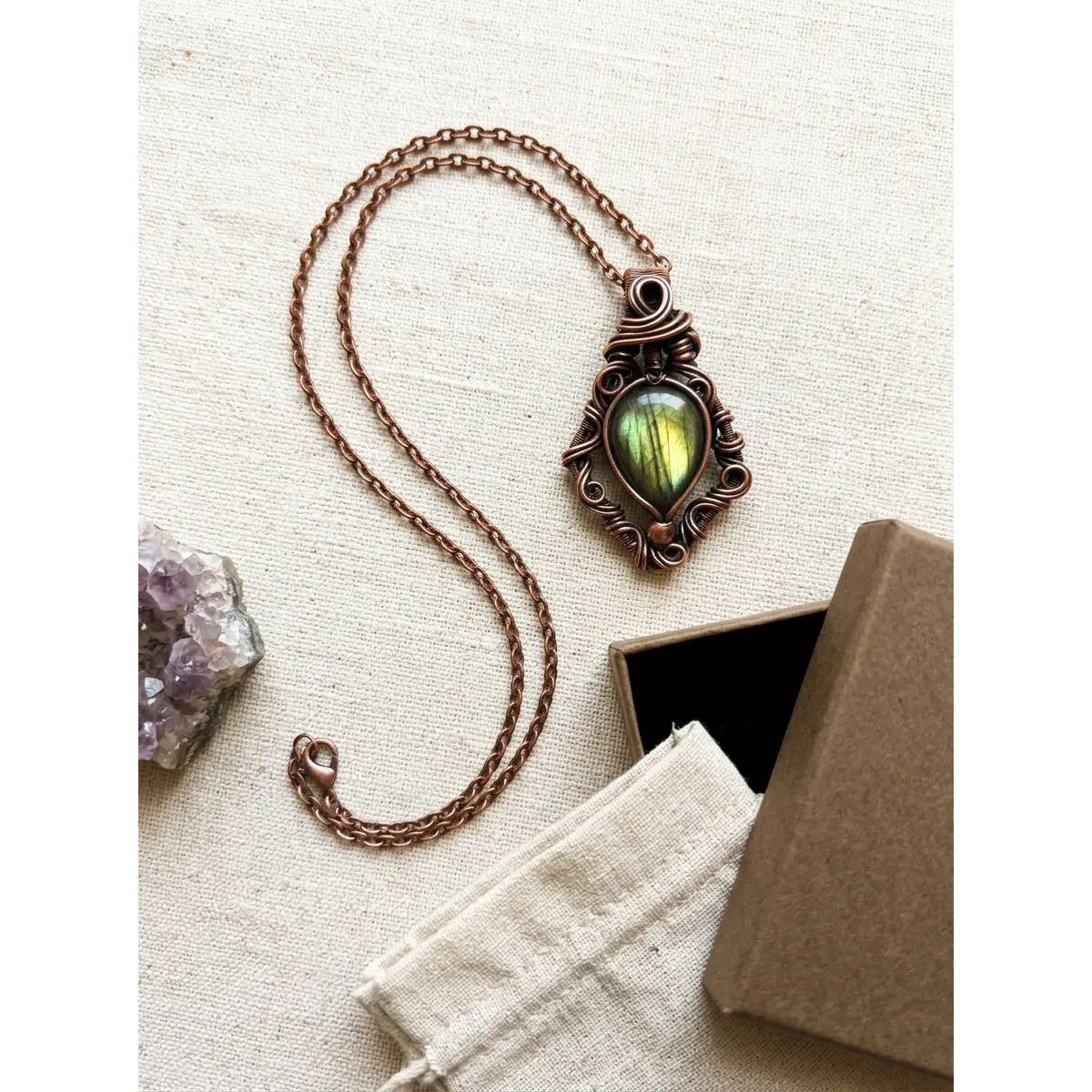 Elegant Copper Chain Necklace with Heart-Shaped Labradorite Pendant for Women's Fashion Jewelry