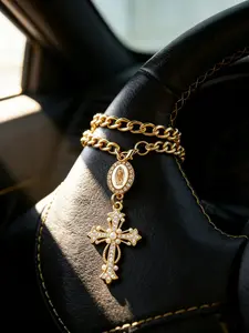 Mary Cross Steering Wheel Decorative Chain, Adjustable Rhinestone Car Dashboard Pendant, Unisex Cuban Link Bracelet, Sweet Cool Style Accessory, Boujee Car Accessories