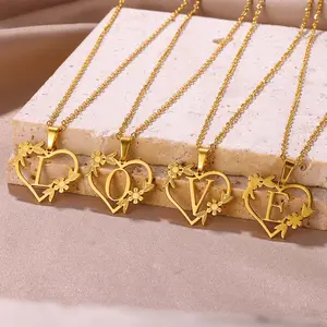 Floral Heart Monogram Necklace – Personalized A-Z Letter Jewelry for Women, Ideal Birthday or Anniversary Gift