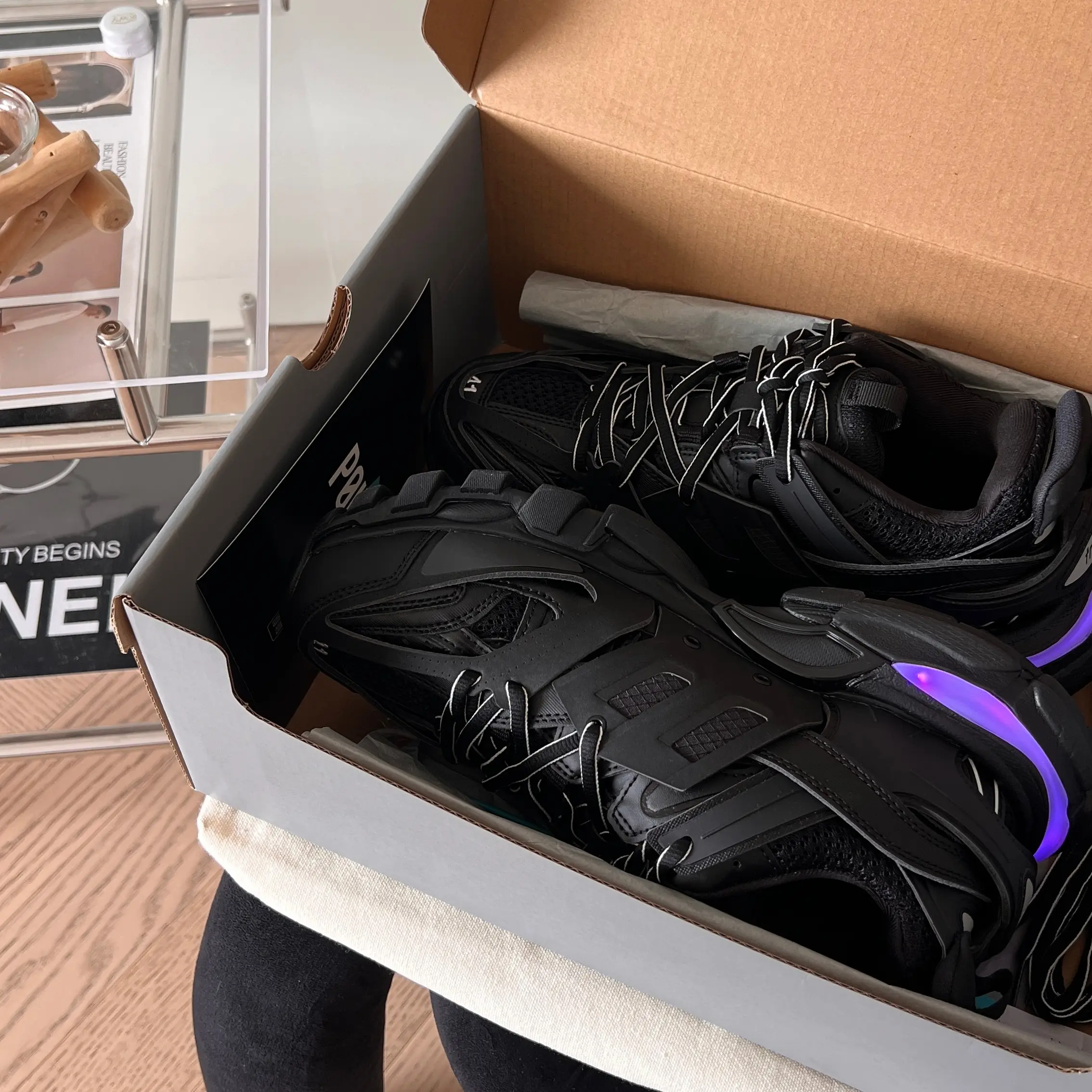 Luxury BB Track LED illuminated couple sports shoes, casual breathable sports shoes with chunky heels, training shoes