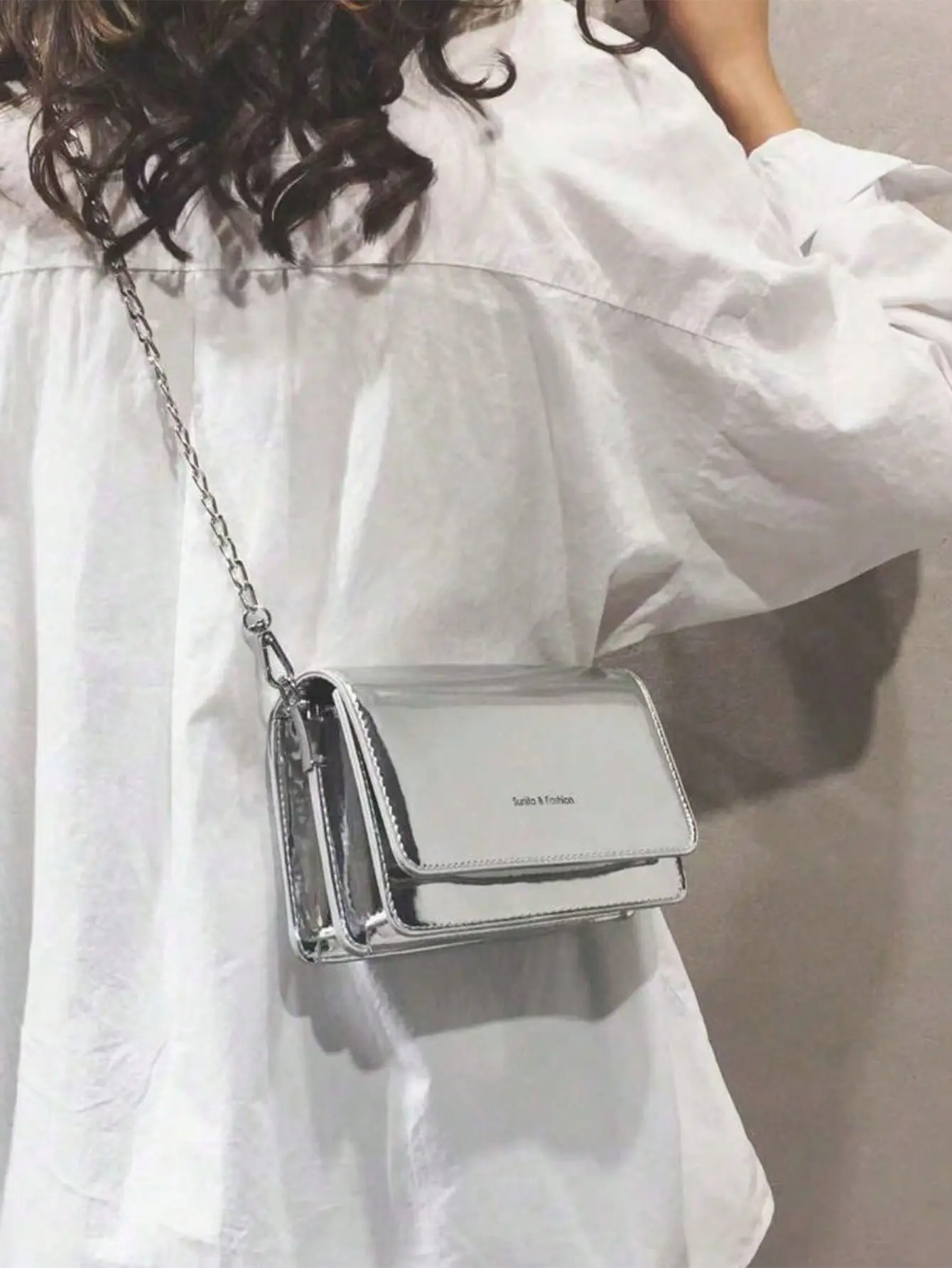 Women's Plain Chain-Decorated Glamorous Hands-Free Crossbody & Shoulder Bag - Shiny Silver Metallic Rectangular, Reflective Mirror Surface Flap, Convertible Chain Strap, Elegant Everyday Fashionable Purse for Night Out Styling, Chain Decorated Women's Cro