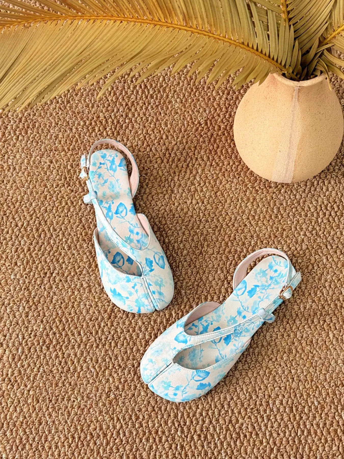 Blue Floral Toe Separated Shoes for Women, Unique Low Heel Slip-On Mary Jane Ballet Flats, Casual Comfortable Footwear, Shoes Summer