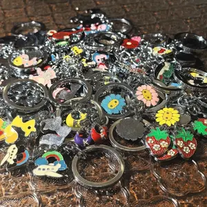 High-quality random cartoon keychain, cute mixed-style key rings for party favors