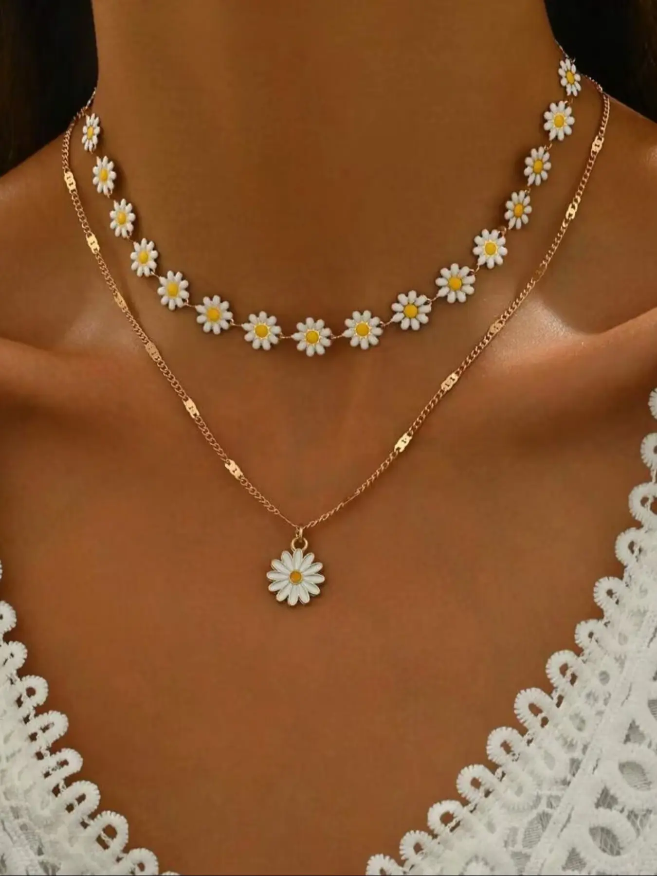 2pcs Stylish Elegant Daisy Pendant Alloy Necklace Set, Double Layer Floral Chain Minimalist Necklaces, Perfect Everyday Accessory and Gift for Holidays, Dainty Layering Fashion Jewelry, Fashionable Chain Decorated, Flower Pendant Necklace