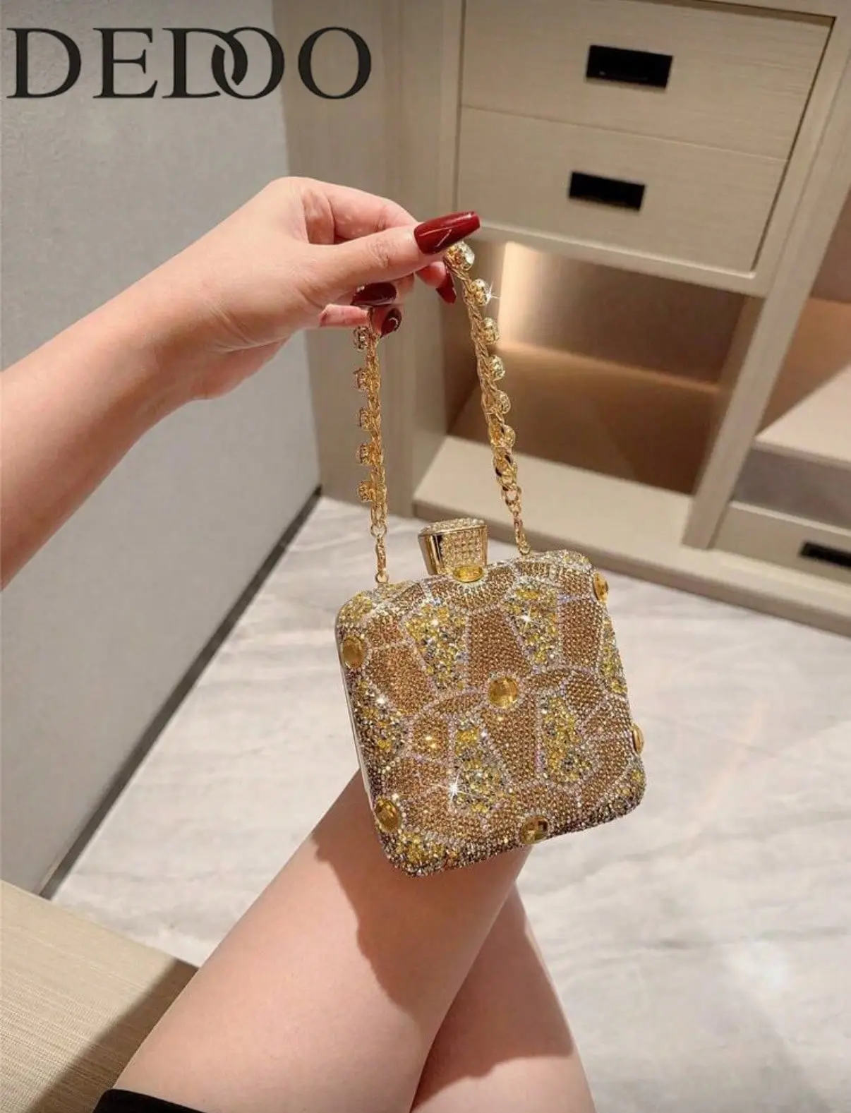 New Vintage Luxury Diamond Mini Handbag, Glamorous Party Bag, Elegant and Charming Sparkling Crystal Clutch, Evening Purse Designed for Sophisticated Ladies Suitable For Parties, Weddings, Galas and Formal Events