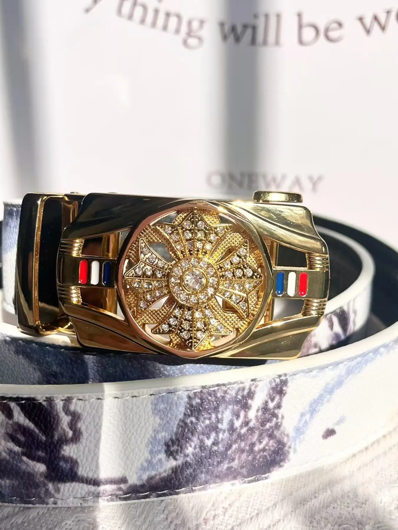 New men's stylish Sparkling Western Belt automatic buckle belt Bling Western Belt – full card slots, business casual, personalized graffiti, suitable for business, travel, and everyday casual wear.