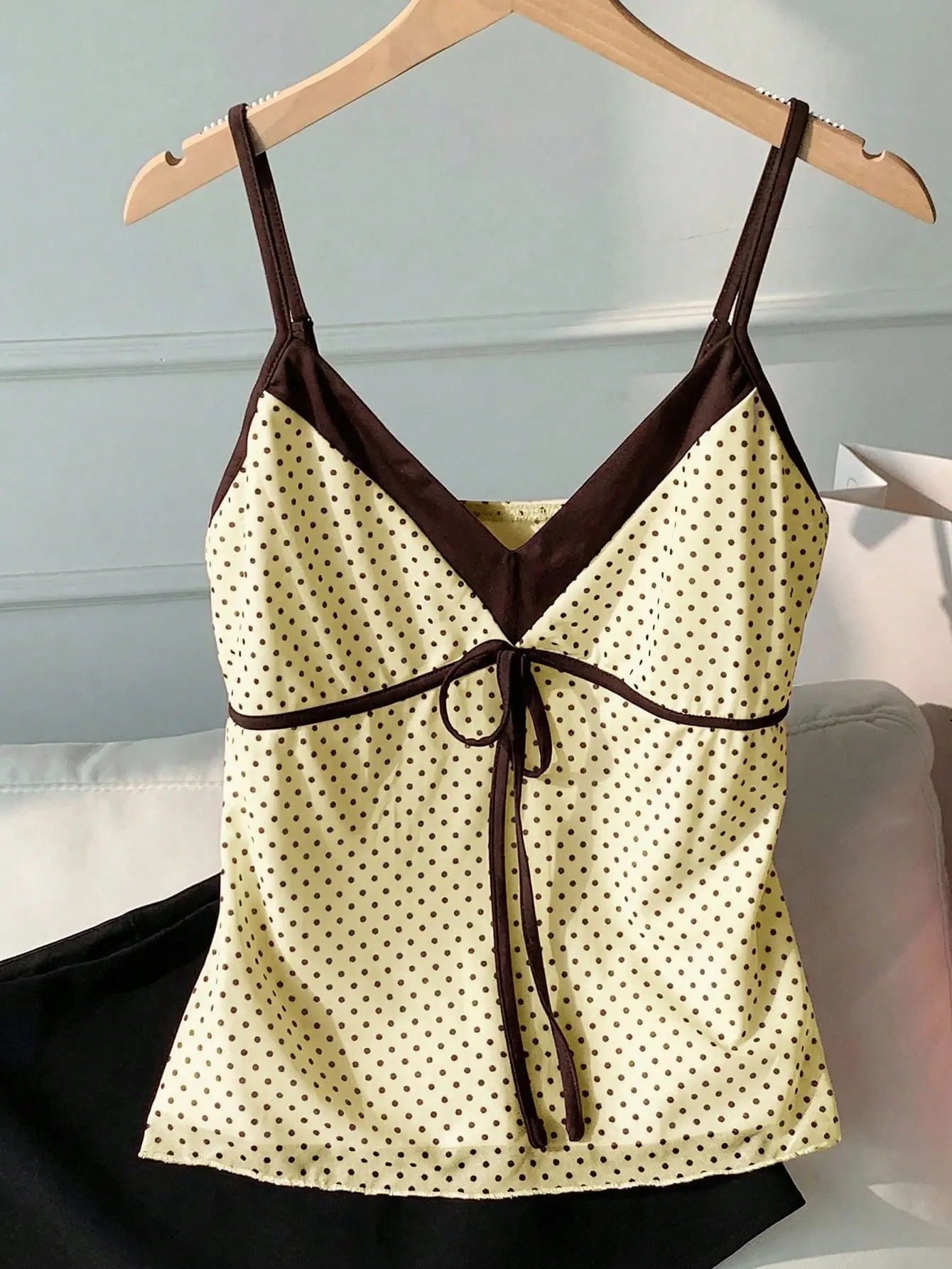 LALUZ Plus Size Polka Dot Contrast Color Patchwork Front Tie Bow Casual Cute Camisole Fashionable Plus Size Summer Camisole Top Beach Vacation Everyday Outfit