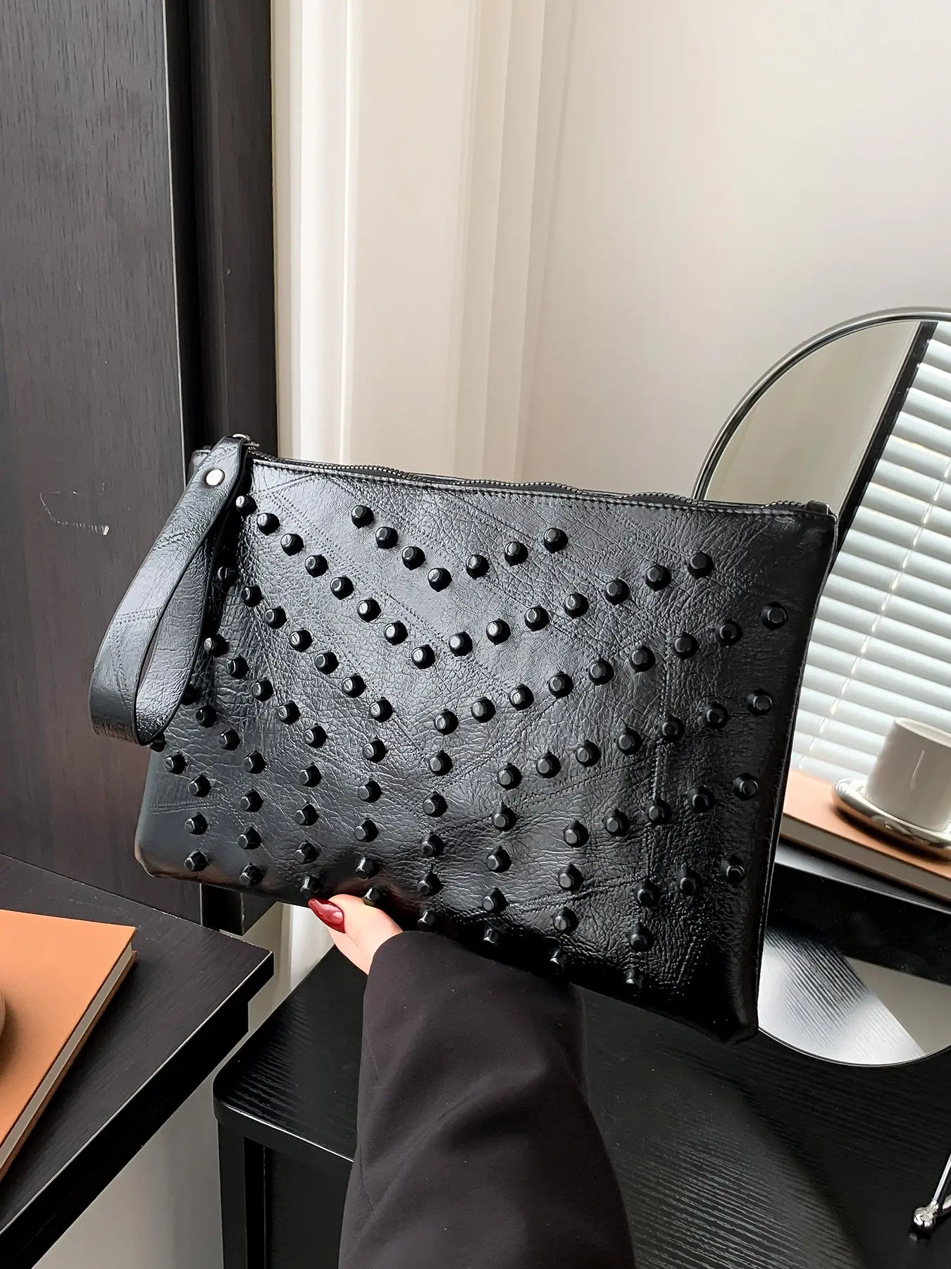 Small and unique trendy and fashionable rivet decoration handbag, retro exquisite versatile wrist bag, can accommodate mobile phones and lipstick, suitable for parties, socializing, gatherings, and shopping, Fashionable Unique Bags, PU Leather Bag