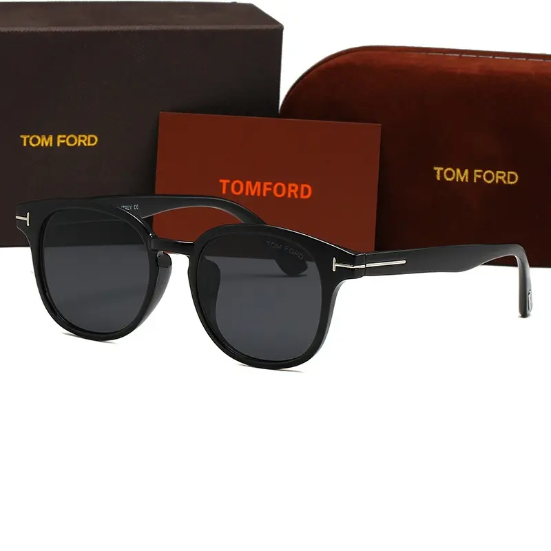Classic Designer Style Sunglasses – Black Square Frame UV400 Eyewear