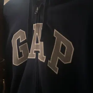 Product Review of Gap Men's Adult VintageSoft Arch Logo Zip Hoodie  - Gender Neutral from T**i