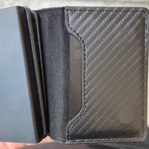 UGREEN FineTrack Slim Smart Finder Compatible with Apple Find My (iOS Only), Wallet Finder, IP68 Waterproof Rechargeable Bluetooth Tracker Card-Button Device Magnetic,TikTokShopSpringGlowUp,Greenish