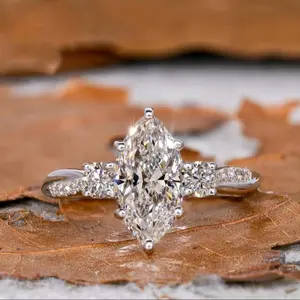 Elegant large marquise-cut zircon ring, fashionable and versatile engagement ring for women