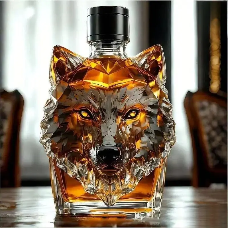 Retro Transparent Glass Wolf-Shaped Empty Whisky Bottle with Stopper - Home Decor, Bar Decoration, Gift for Whisky Lovers