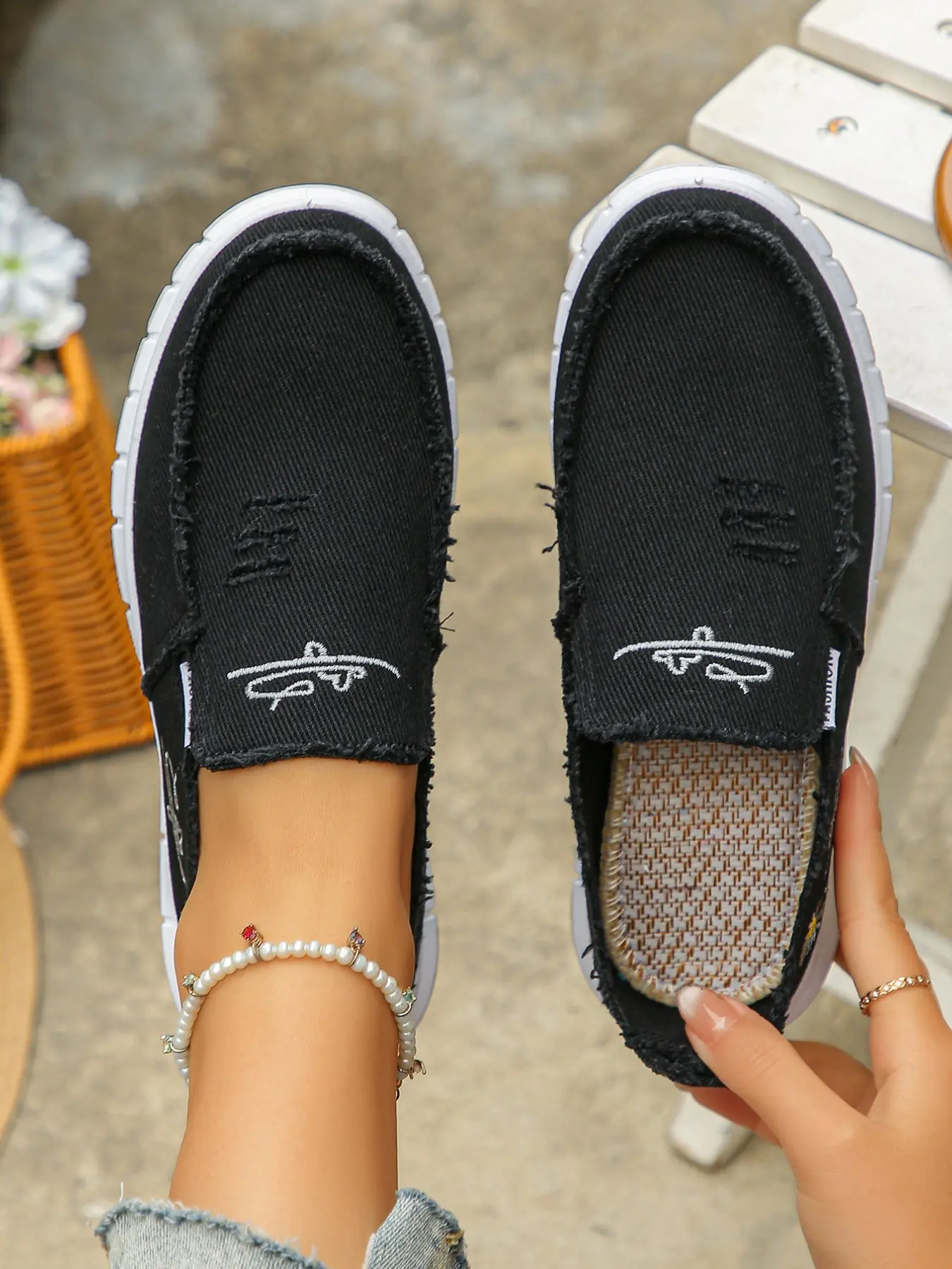 Spring and summer breathable flat canvas shoes for women, Casual Flat Footwear, retro embroidered single shoes, casual canvas shoes, lightweight and comfortable, suitable for holidays and daily wear, Slip On Style, Flat Sole