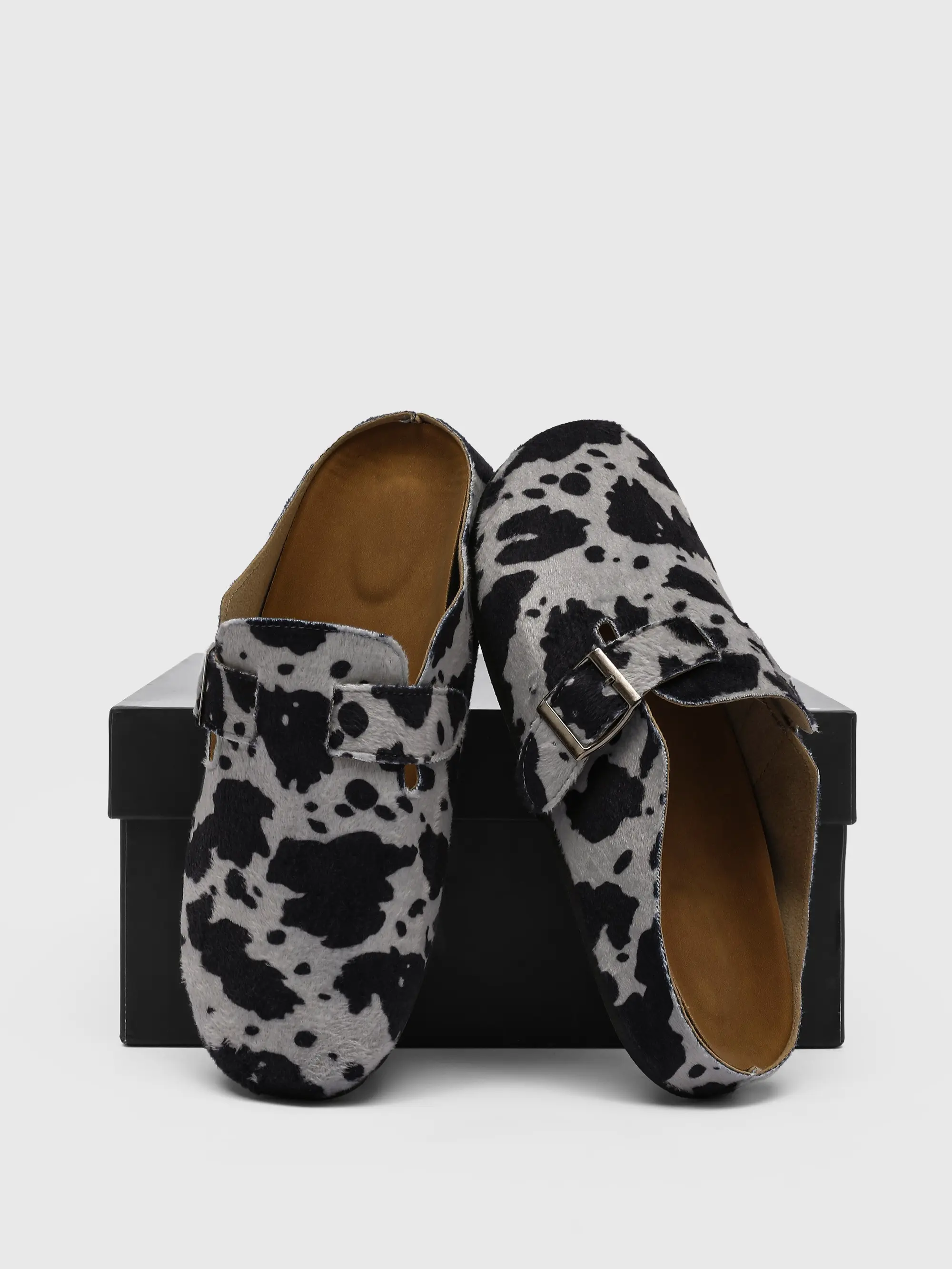 Men's Cow Print Slip-On Ankle Rubber Clogs - Round Toe, Lightweight Comfortable Mules Clogs for Beach, Outdoors - Casual Shoes Clogs, Animal Print Fashion Footwear