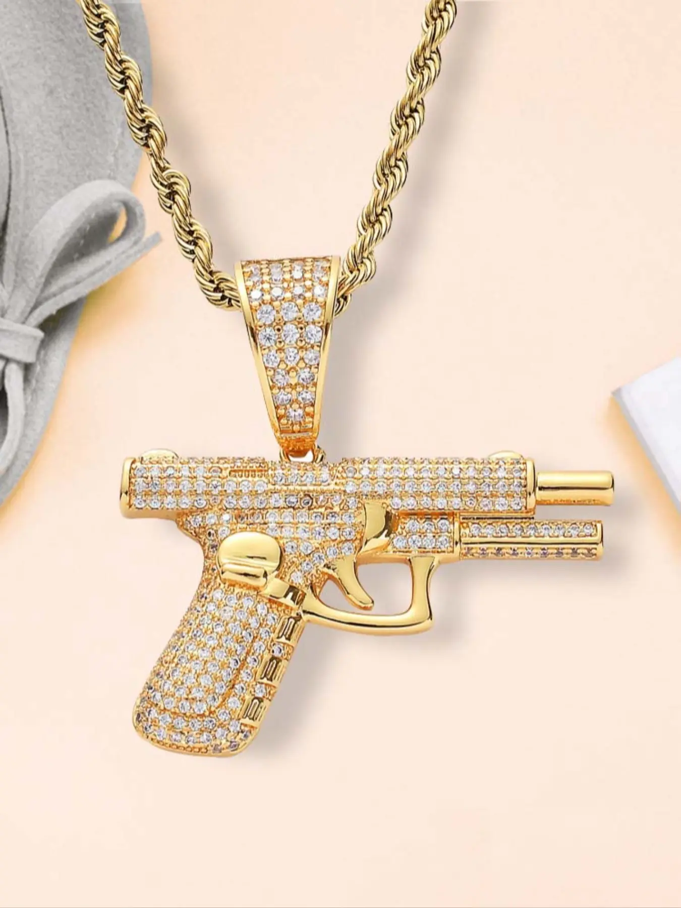 Creative Hip Hop Gun Necklace with Rhinestones, Zirconia Machine Gun Pendant Jewelry Gift for Men, Trendy Street Style Accessory Rhinestone Embellishments, Fashionable Jewelry Accessories, Fashion Chic Accessories