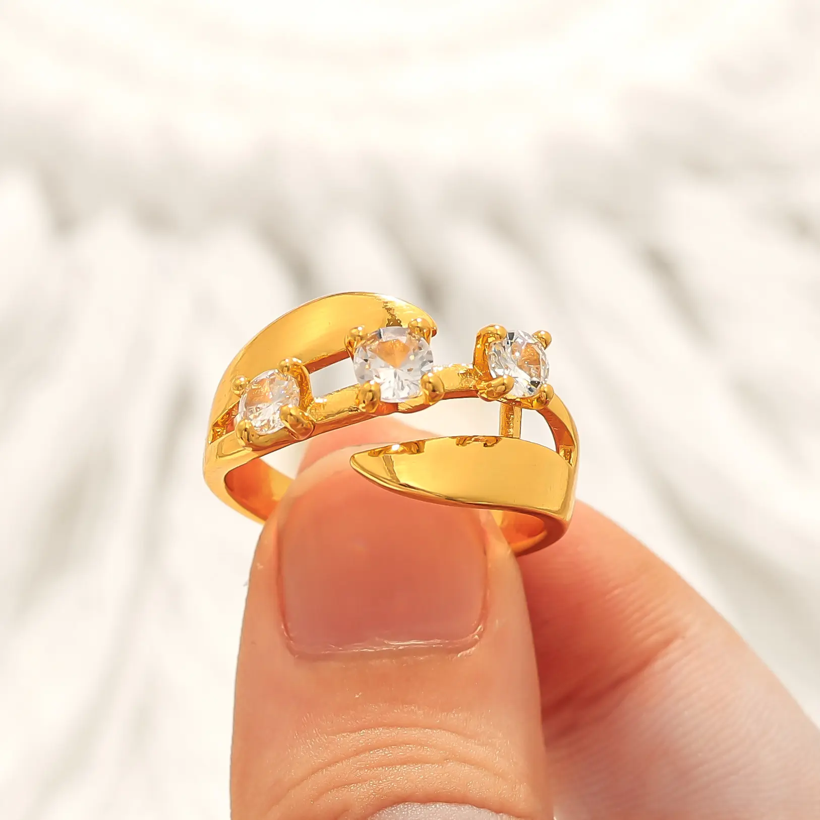 Zirconia-studded ring, simple and elegant women's ring