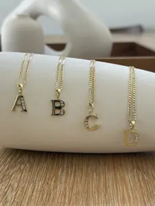 cadena cubana baño 14k de excelente calidad con pendiente de letra para uso diario