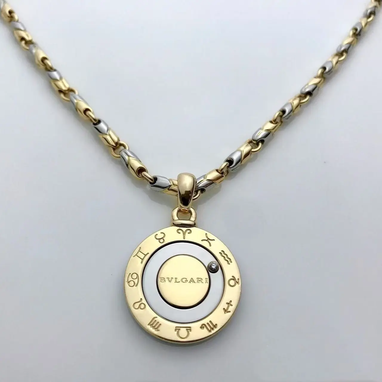 Pre-owned Bvlgari Bvlgari 18k Yellow Gold Steel Dia Zodiac Pendant Necklace