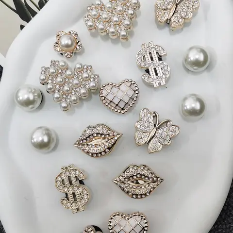 16PCS Rhinestone Lips Shoe Charms, Shoe Charms Set, Sparkling Butterfly Dollar Sign ABS Buckles Decorations DIY Bling Beads Pins Clog Decorative Shoe Accessories Fit Adults Sandals Hole Garden Shoes Slippers Xmas Halloween Birthday Party Gifts Footwear