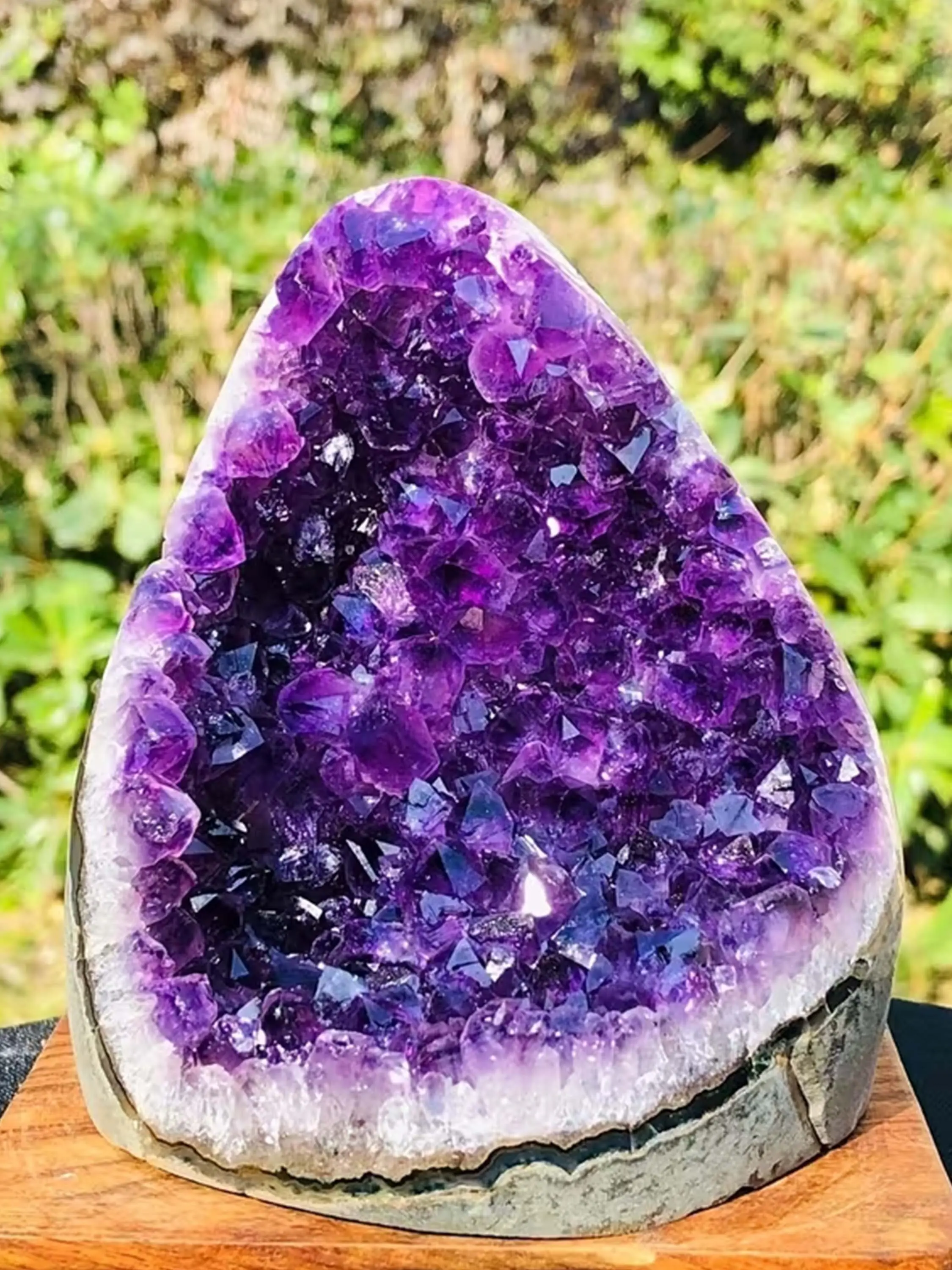 1PC Large Rare Purple Crystal Cluster Geode, Natural Crystal Geode, Quartz Crystal - Druzy Mineral Crystal Rock Collection, Loose Gemstones, Unique Crystals, Home Decor, Unique Holiday Gifts, Ideal Choice for Crystal Enthusiasts