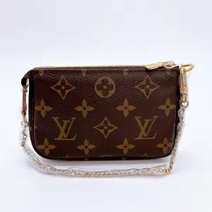 Pre-owned Louis Vuitton canvas Clutches & Wristlets Monogram Mini Pochette Accessories（SF4251、SF5201、SF5211）
