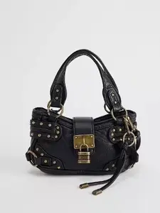 Lightweight, fashionable, simple, sweet and cool handbag, niche design, personalized motorcycle style Casual Shoulder Bag, rivet daily temperament crossbody bag, suitable for shopping, commuting, work and dating