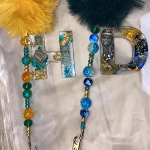 Custom credit card grippers/keychains/smoke clips