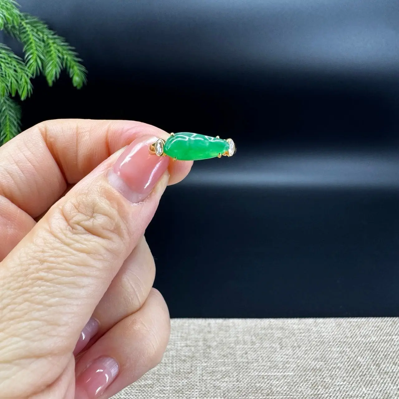 RealJade® 18K Yellow Gold Green Jadeite Jade Bean Diamonds Ring