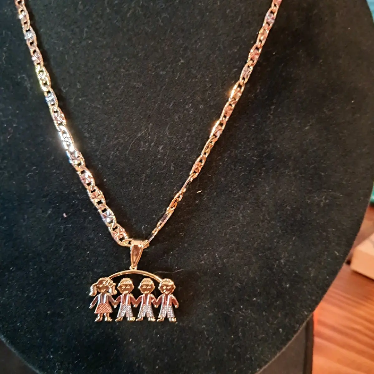Cadena D 3 Oros con Dige D 3 Niños y 1 Niña, Oro Laminado 18K Lavable de Material Fino