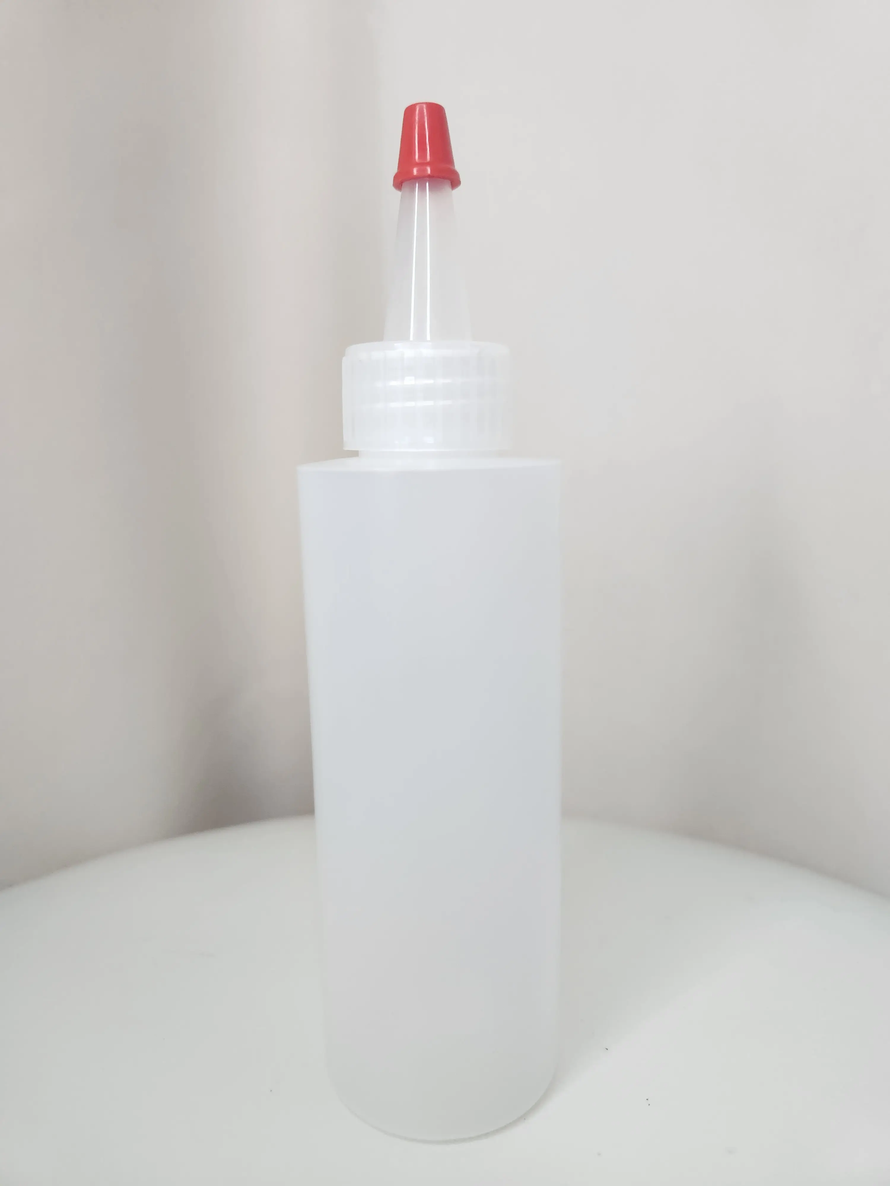 wide nozzle tip plastic squeeze bottle (4 oz)