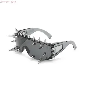 1-Pair Unisex Punk Spiked Design Sunglasses, Trendy Flat Top Frame Novelty Eyewear, UV Protective Bold Statement Shades for Streetwear, Festivals, Parties, Cosplay & Daily Fashion Outfits