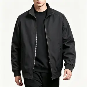 Men’s lightweight stand-collar zip jacket for business casual wear (not slim fit). Inspired by classic Harrington jackets, this dad-style casual jacket features a plaid lining and is suitable for office commutes and everyday outfits.