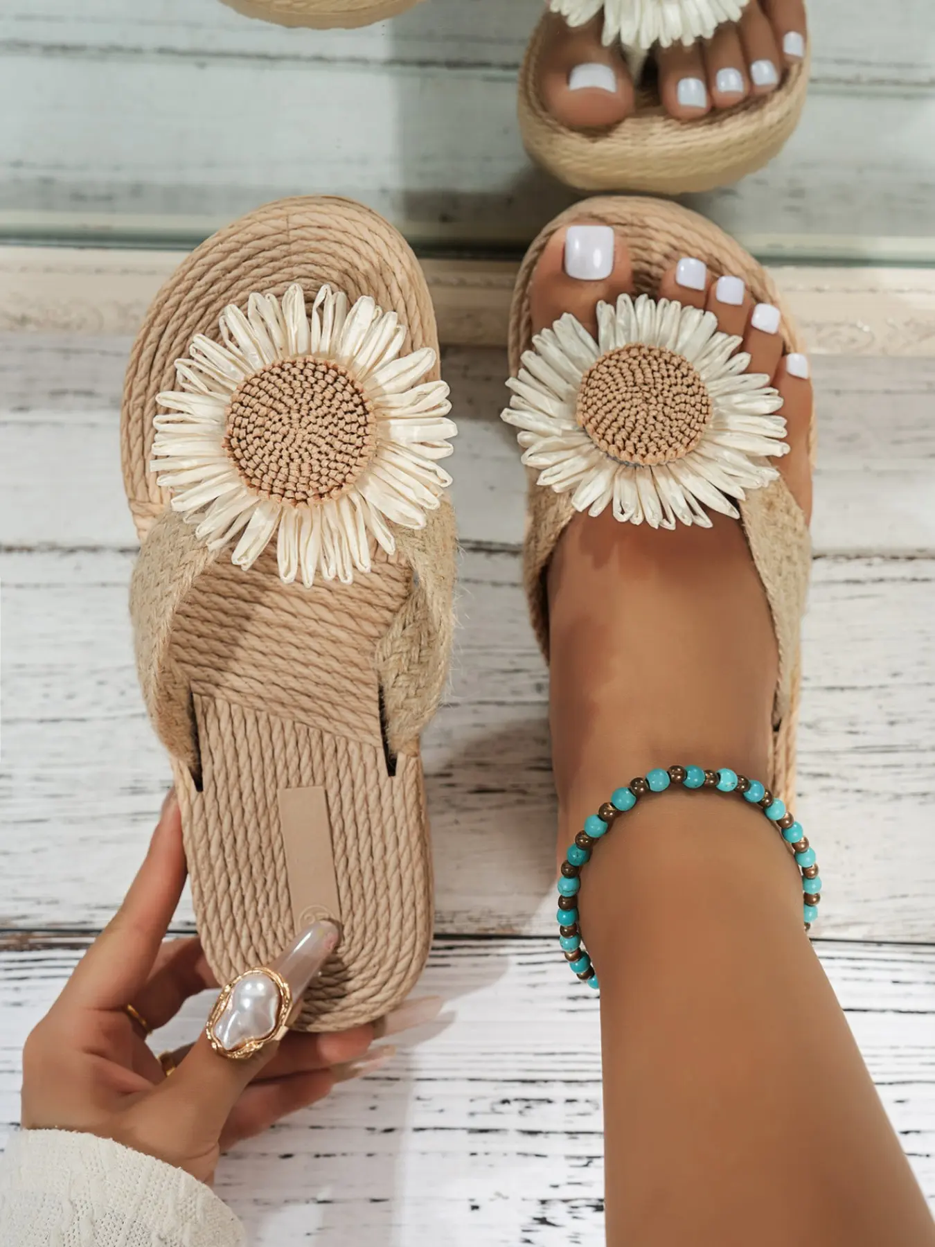 Sunflower Decorated Straw Woven Women's Casual Sandals, Farmhouse Vacation Style, Natural Hemp Rope Anti-Slip Thick Sole, Floral Decoration, Floral Pattern Sandals