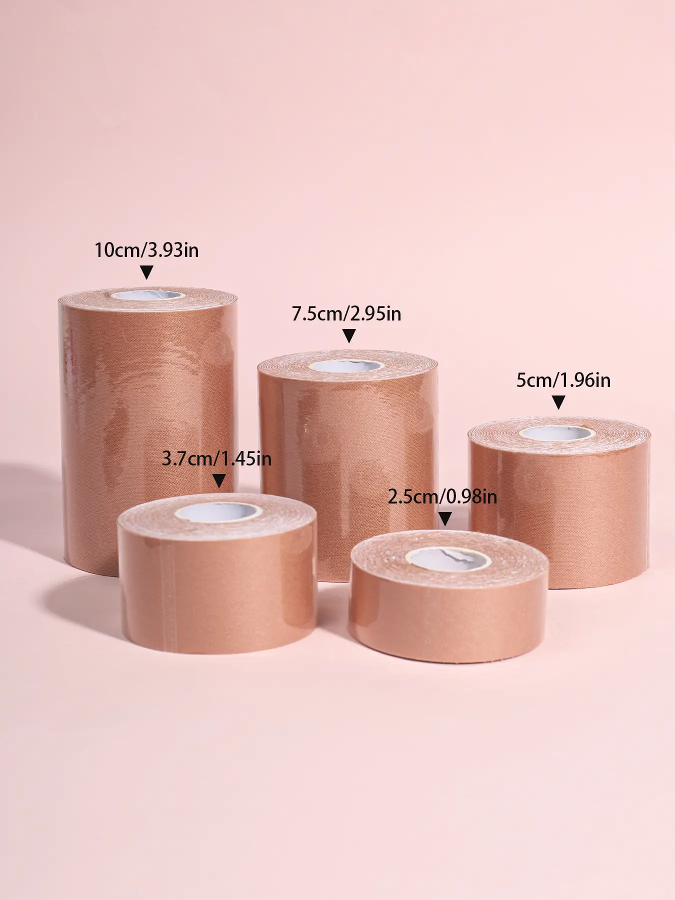 A roll of invisible breast lifting tape, strong adhesive nipple cover, Sticky nipple covers, non-woven fabric, suitable for weddings, formal events, daily life, firmly fixed, seamless wearing, compatible with A- E cup sizes