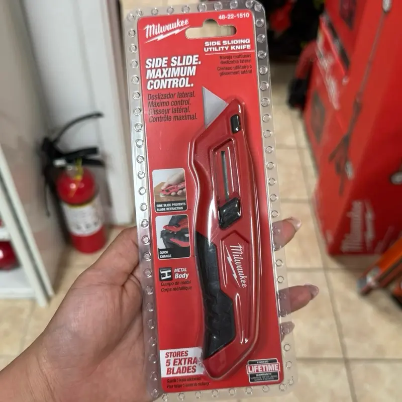 Milwaukee Slide-Out Utility Knives with General Purpose Blade Storage