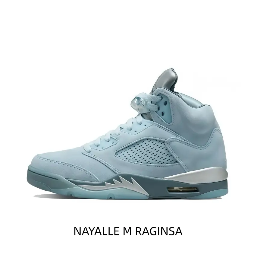 Chill light blue high-cut casual athletic shoes with delicate suede texture, this soft cool tone attracts lots of people looking for gentle daily sneakers.