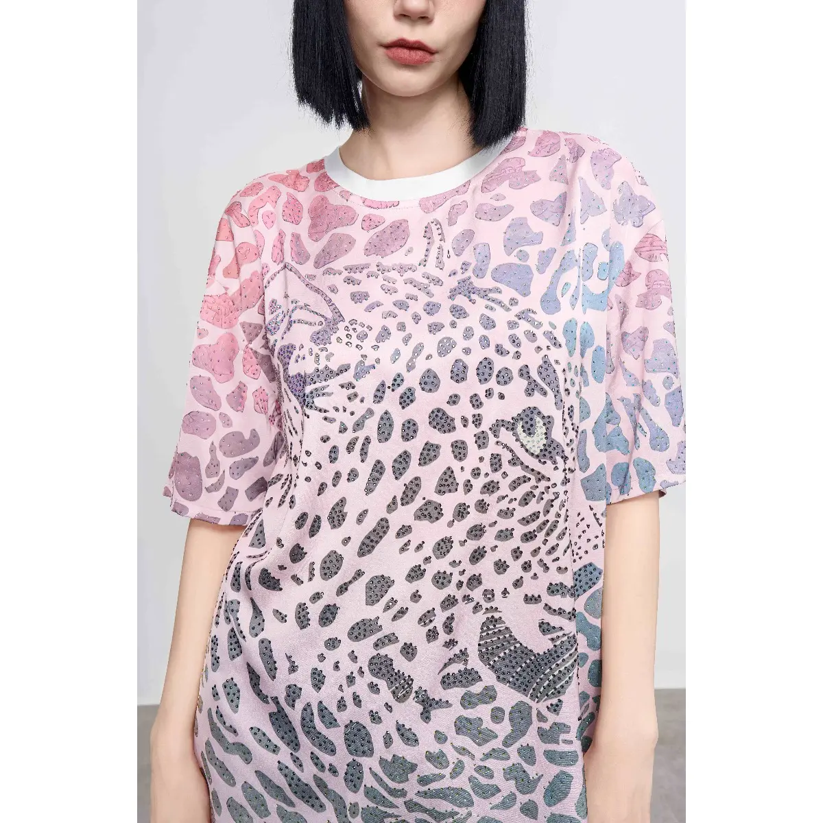 TCH - Light Luxury Trendy Brand 2026 Spring/Summer Wild Pink Leopard Pattern Hot Diamond Short Sleeve