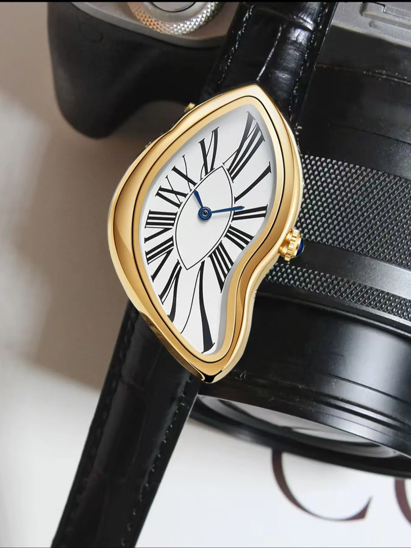 Women's Fashion Retro Advanced Design Waterproof Quartz Fashionable Stylish Watch Belt, Alien Crash Melt Twist Y2K Style Kiosk Accessory