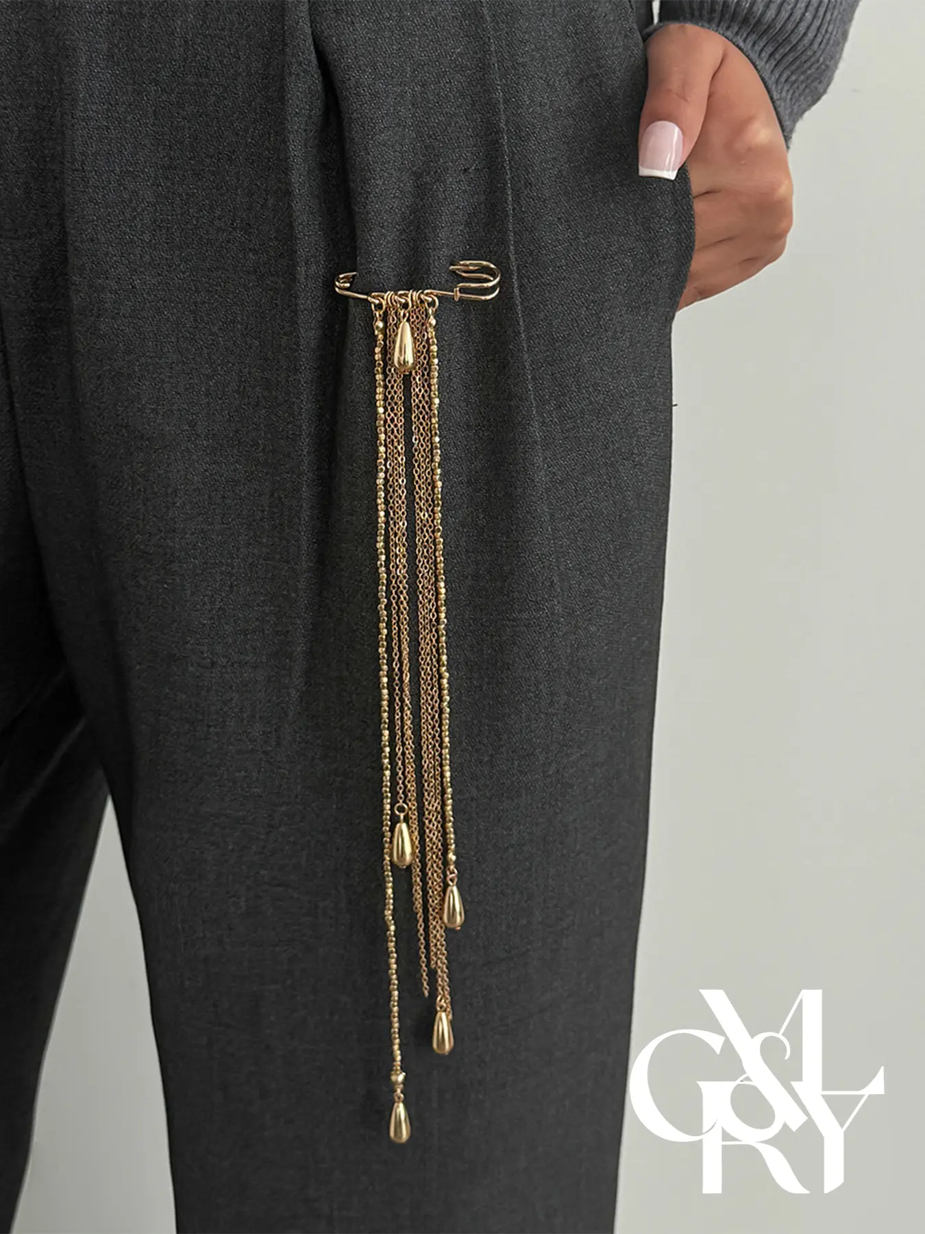 CYL&RY Y2K Gold Tassel Chain Safety Pin Brooch, Multi-Layer Water Drop Pendant, Bold Statement Jewelry, Perfect for Streetwear Fits, TikTok OOTDs, Punk Outfits and Alt Styling, Alloy Brooch Pin