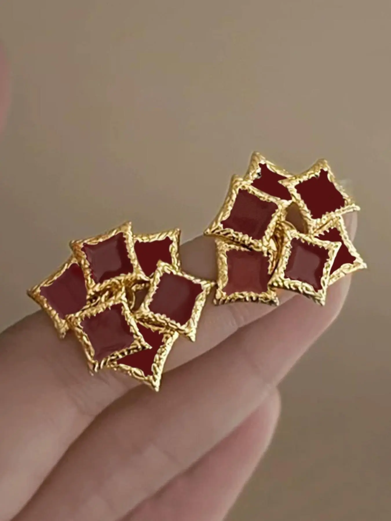 This pair of retro and elegant, light luxury and high-end, geometrically spliced design wine red glazed ear studs is suitable for women's daily wear at balls, banquets, parties and festivals High Quality Earrings Stud Earring Jewelry