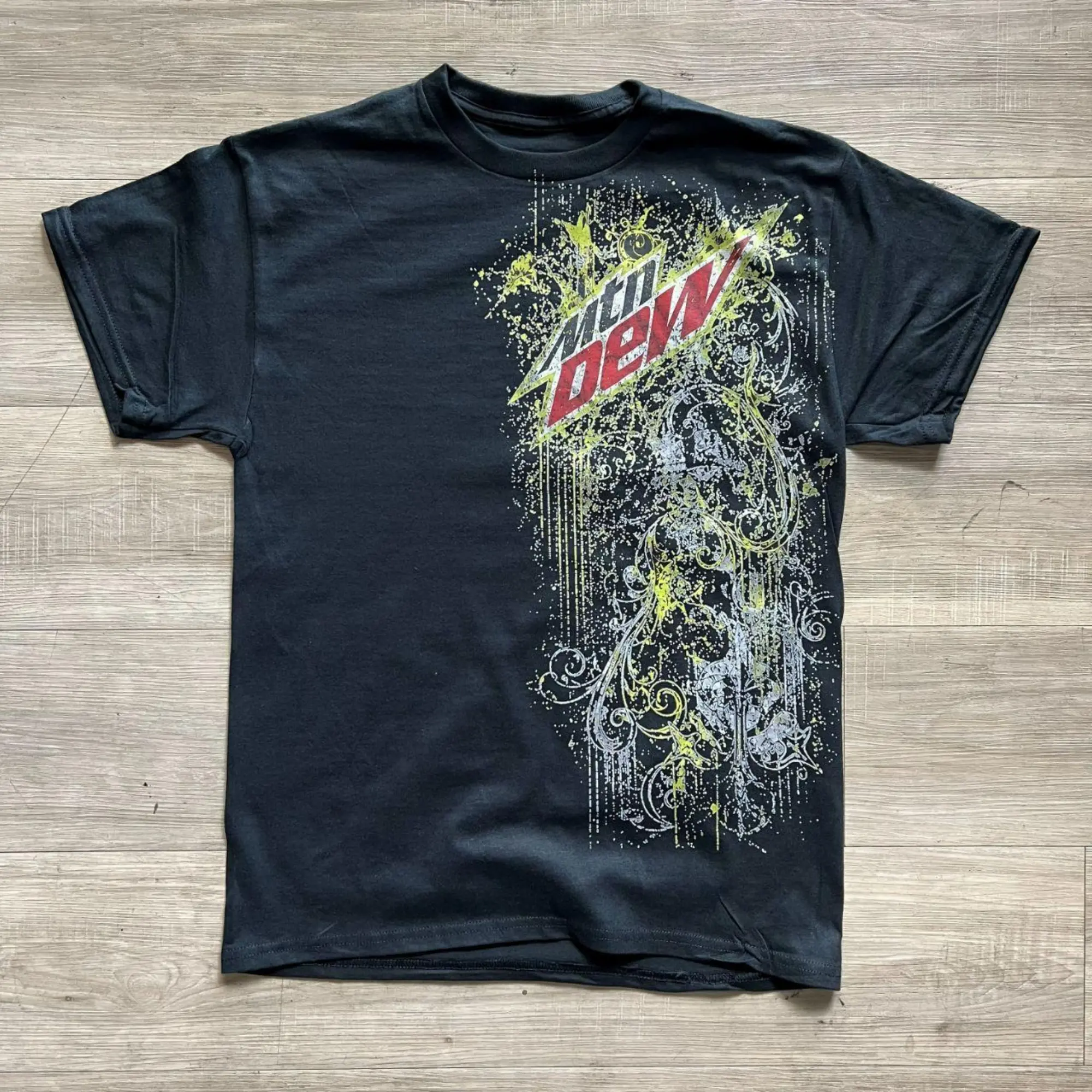 Vintage Mountain Dew Mtn Dew Splash Side Print T-Shirt - Retro 2000s Soda Pop Culture Graphic Tee, Unisex Vintage Graphic Tees Gothic Grunge Y2k Emo Scene Amity Affliction Style Clothes Men Women Streetwear Summer